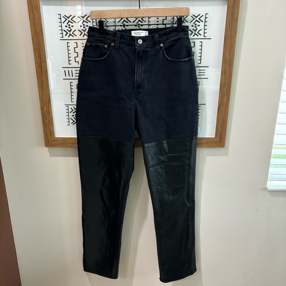 A&F The‎ 90’s Straight Ultra HR Jeans